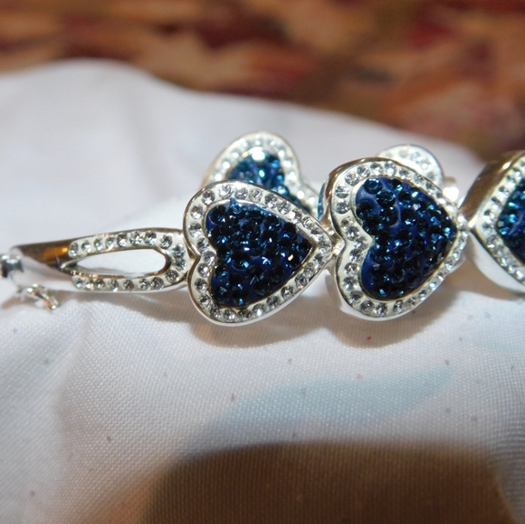 Ladies heart crystal set - Picture 3 of 5